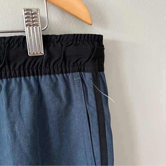 Vuori Banks Shorts in Azure Size XL NWOT - Picture 5 of 7